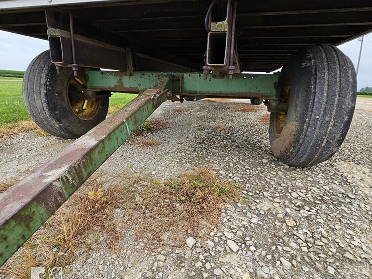 us-truck-body-on-john-deere-running-gear-image-10
