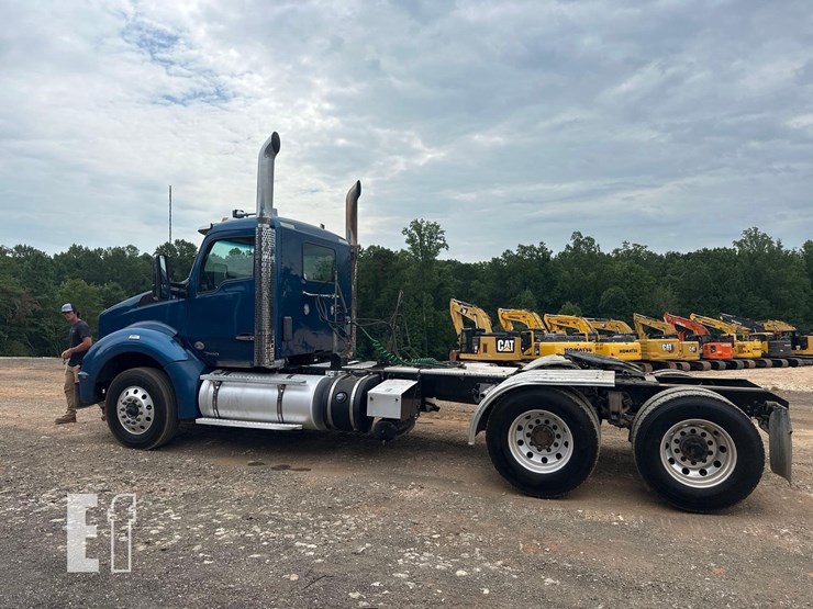 2015-kenworth-t880-image-9
