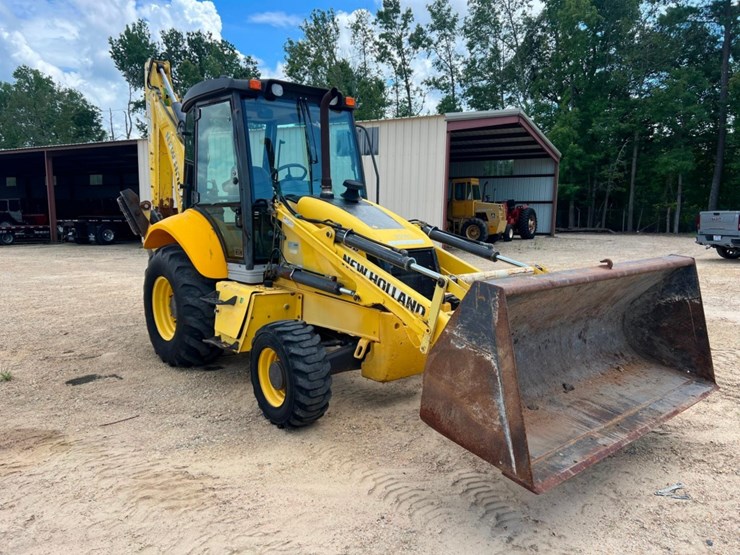 2011-new-holland-b95b-image-3