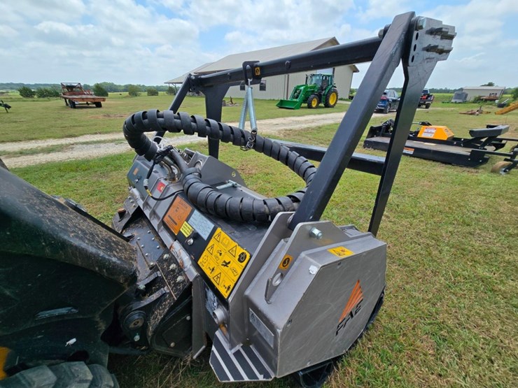 2022-jcb-3ts-8t-image-10