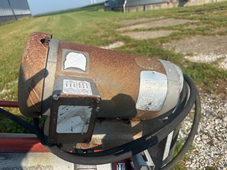 6ftx8in-hutchinson-incline-auger-image-7