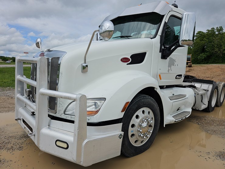 2014-peterbilt-579-image-1