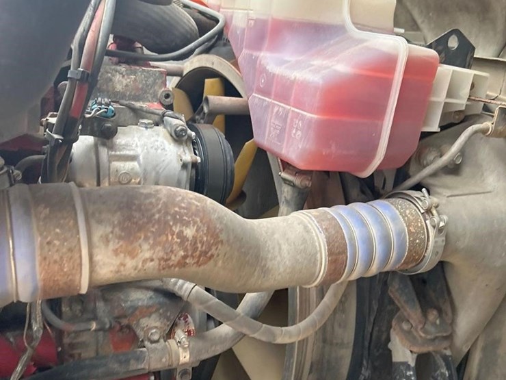 2016-volvo-vnl64t630-image-30