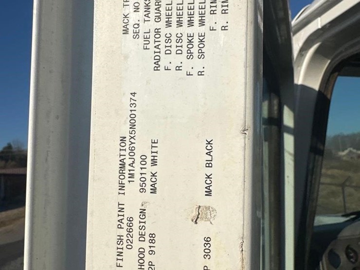 2005-mack-chn613-image-17