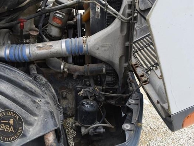 2002-freightliner-century-112-image-39