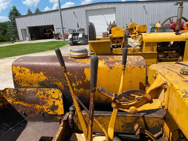 caterpillar-d2-ag-crawler-tractor-image-17