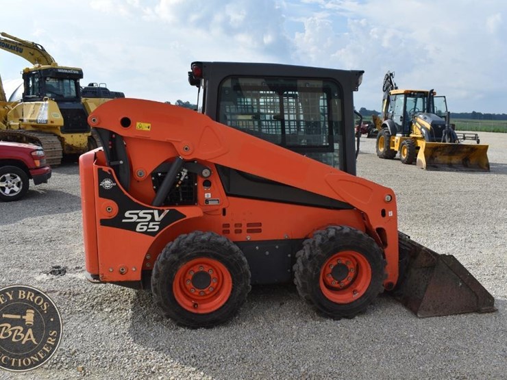 2020-kubota-ssv65-image-19