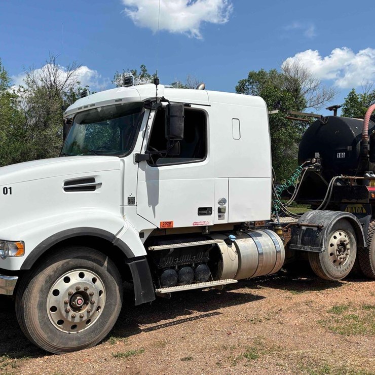 2015 Volvo VHD Semi