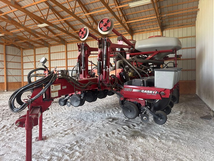 2010-case-ih-1250-image-3