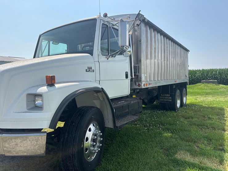 2003-freightliner-fl80-image-3