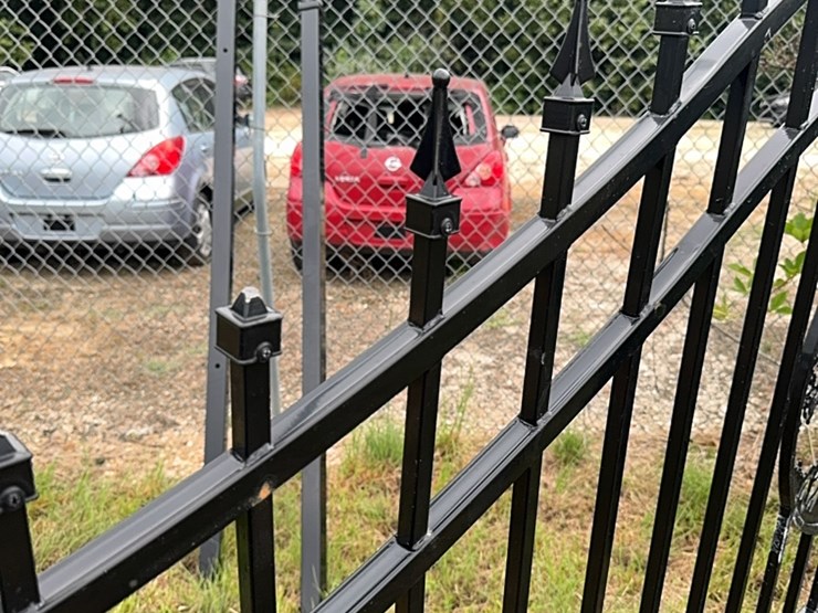 two-8-foot-gates-with-tree-cut-out-image-3