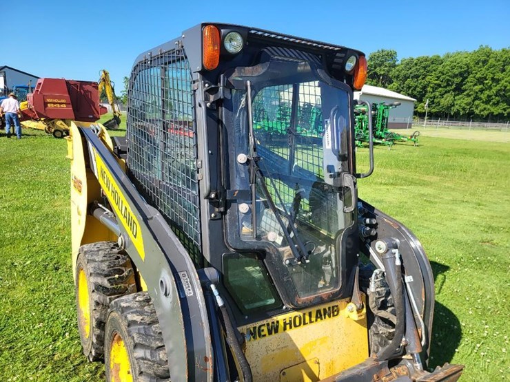 2014-new-holland-l216-image-9