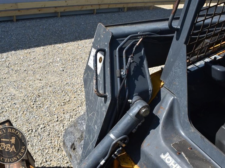 2019-deere-325g-image-31
