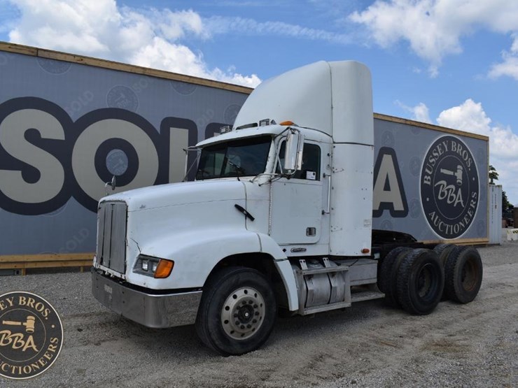 1999-freightliner-fld112-image-5