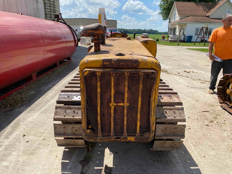 caterpillar-d2-ag-crawler-tractor-image-2