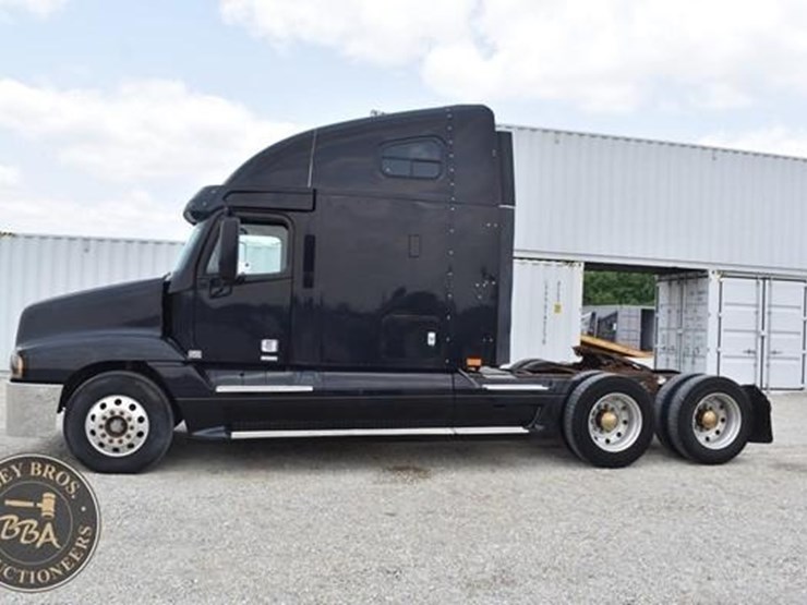 1997-freightliner-century-120-image-2
