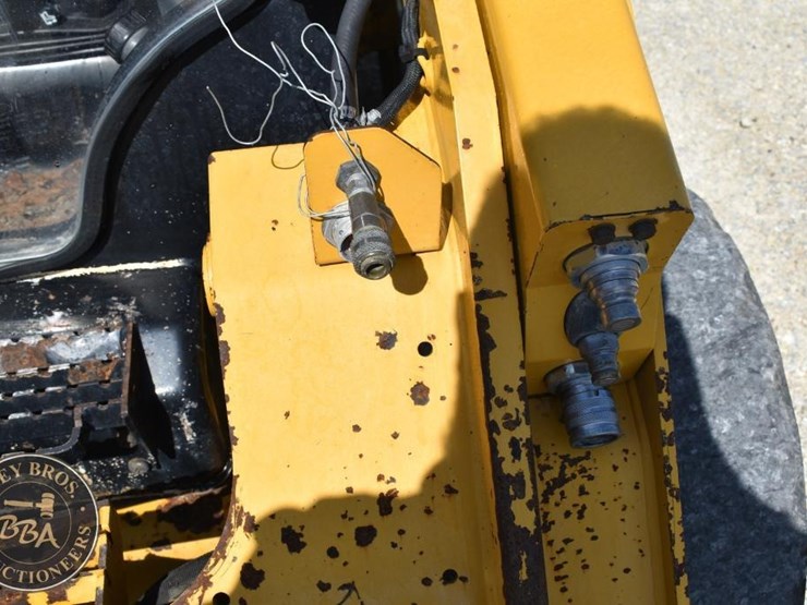 2018-caterpillar-262d-image-33