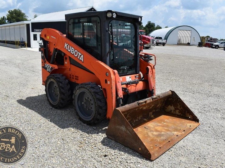 2017-kubota-ssv65-image-17