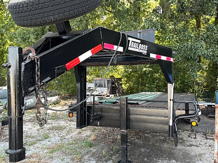 trailboss-25-ft-tilt-gooseneck-image-1