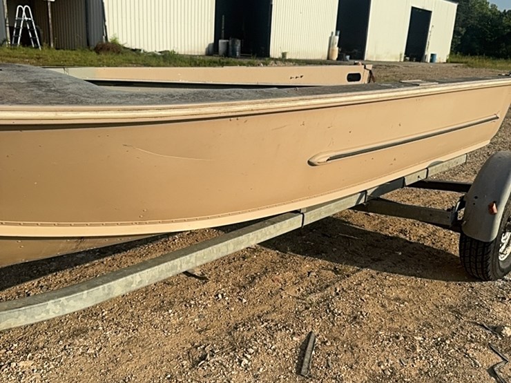 15-foot-boat-with-galvanized-trailer-image-4