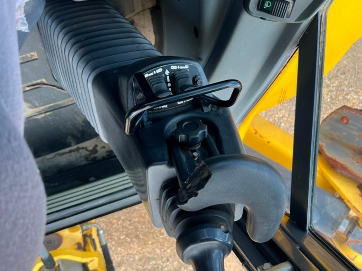 2008-new-holland-b110-image-13