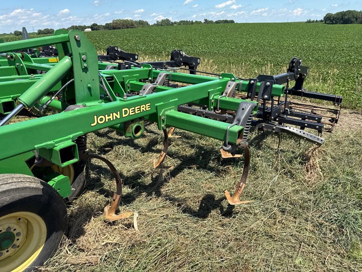 john-deere-2310-image-13