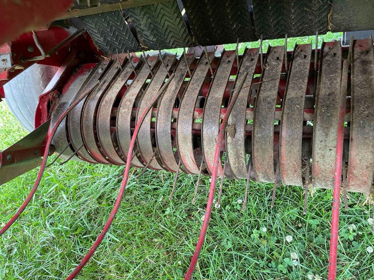 case-8430-round-baler-image-8