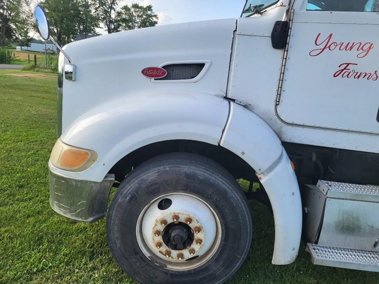 2008-peterbilt-384-image-13