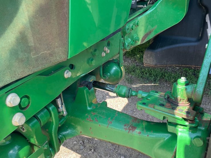 2014-john-deere-6210r-image-52