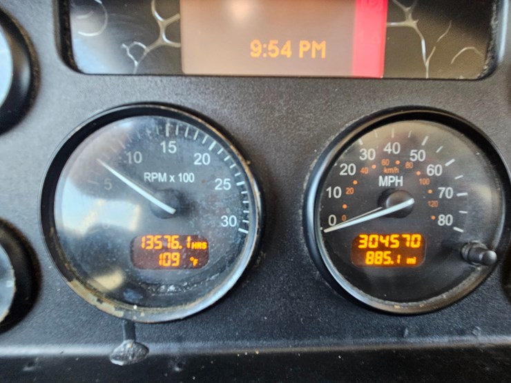 2012-peterbilt-382-image-90