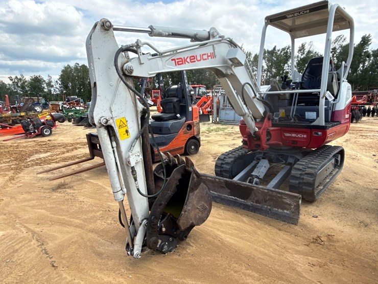 251---2023-takeuchi-tb230-excavator-image-9