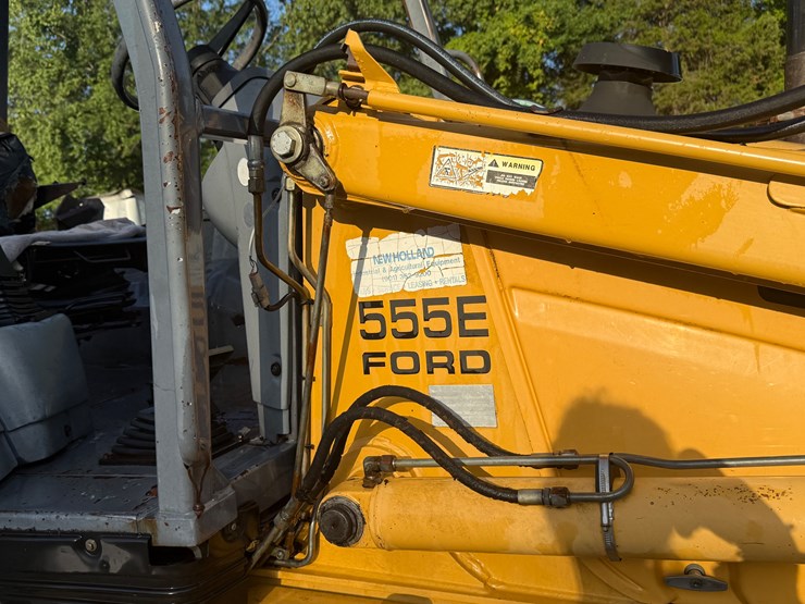 new-holland-555e-image-30