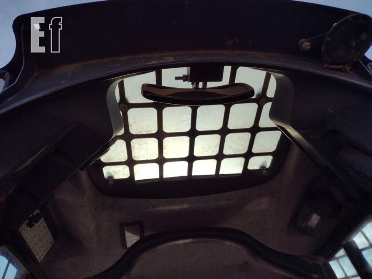 2021-deere-331g-image-13