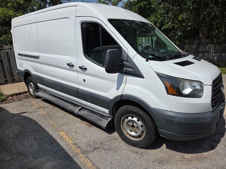 2016-ford-transit-t-250-van-image-2