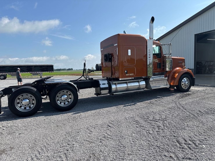 2019-kenworth-w900l-image-7