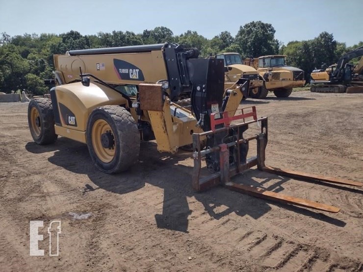 2019-caterpillar-tl1055d-image-28