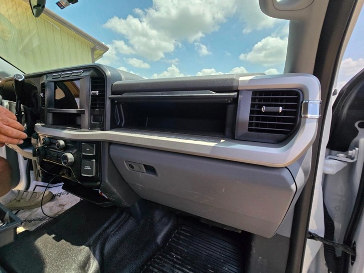 2024-ford-f350-image-25