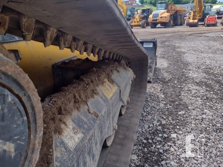 new-holland-c237-image-31