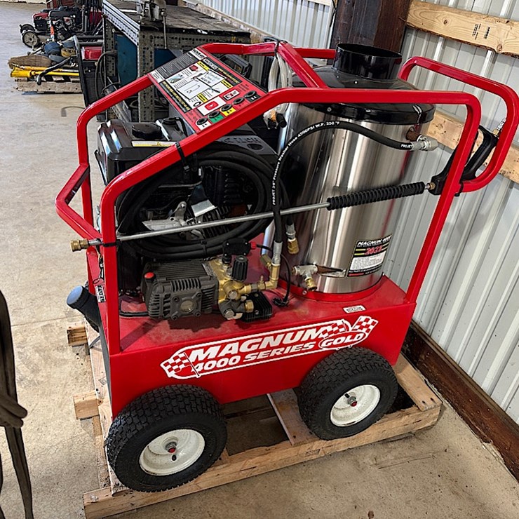 MAGNUM 4000 GOLD SERIES STEAM CLEANER