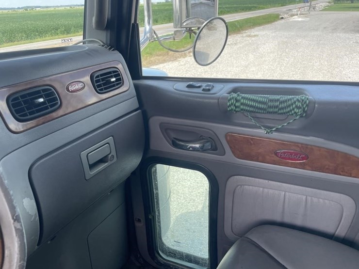 2007-peterbilt-388-image-13
