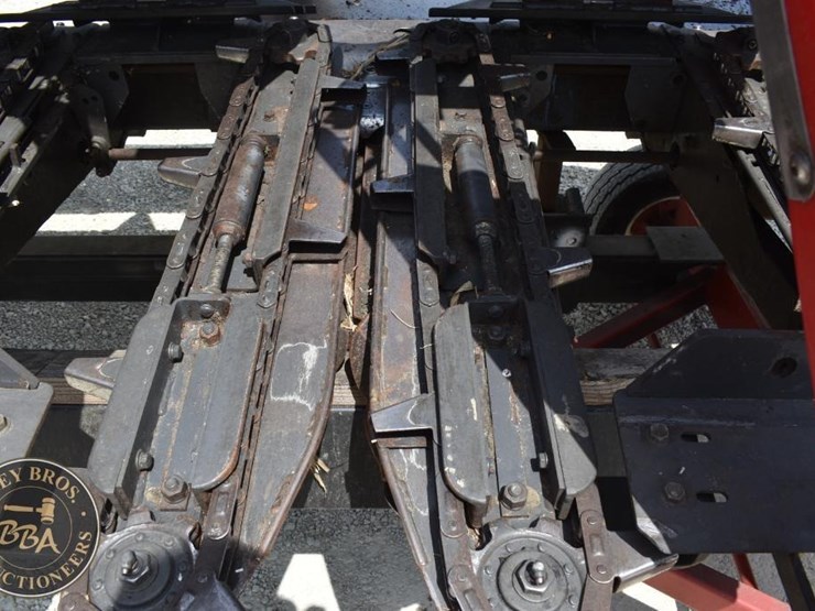 2011-massey-ferguson-830-image-23