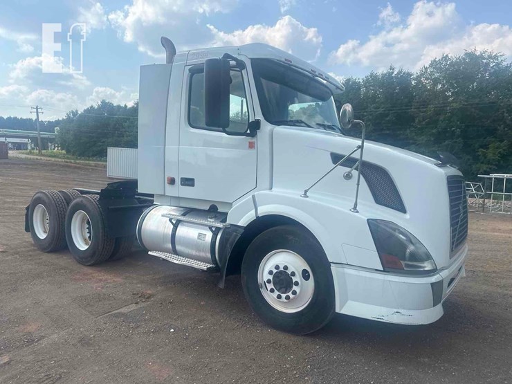 2008-volvo-vnl64t300-image-22