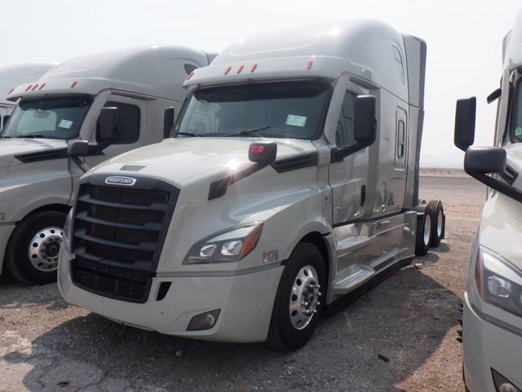 2024-freightliner-cascadia-126-image-1