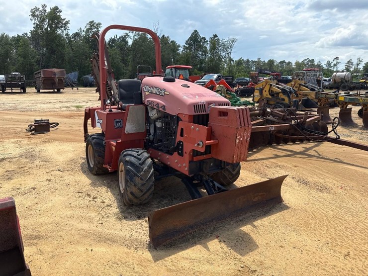 208---2015-ditch-witch-rt45-trencher-image-1