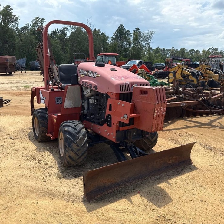 208 - 2015 DITCH WITCH RT45 TRENCHER