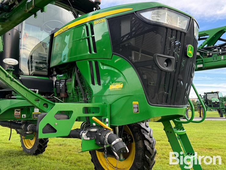 2020-john-deere-r4038-image-10