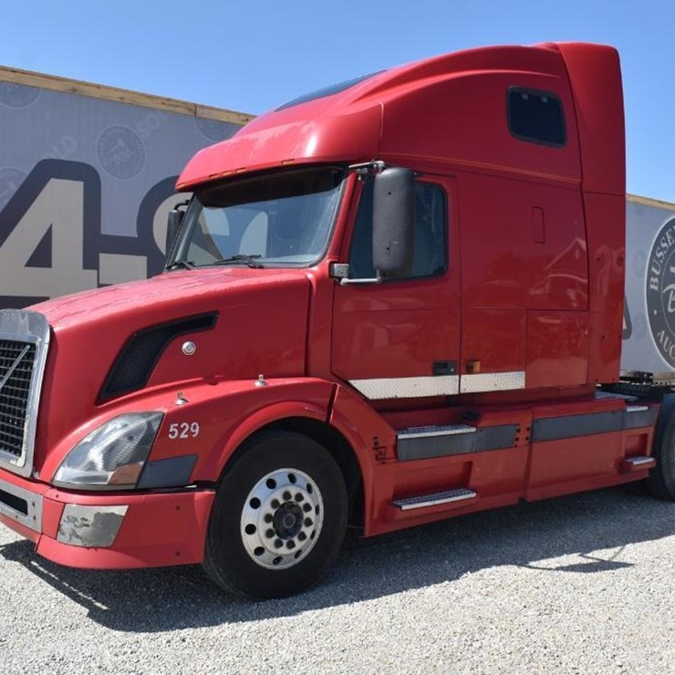 2005 VOLVO VNL64T670