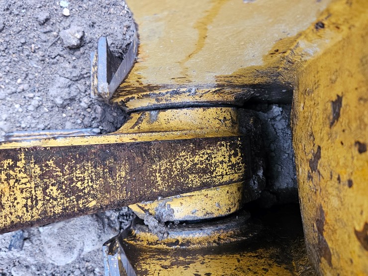 1984-caterpillar-973-image-64