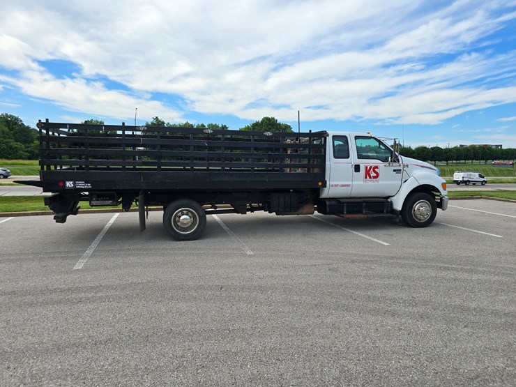 2004-ford-f650-image-32