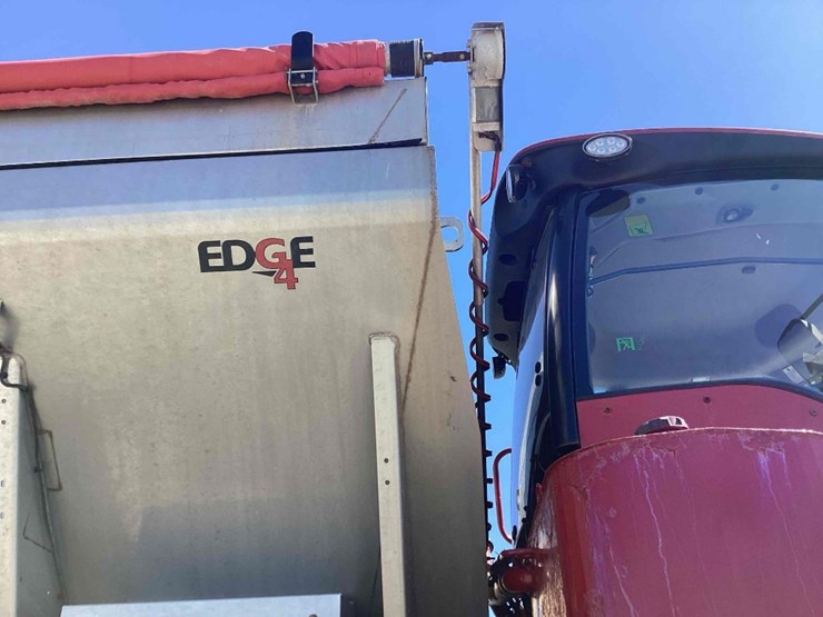 2021-case-trident-5550-spreader-image-39